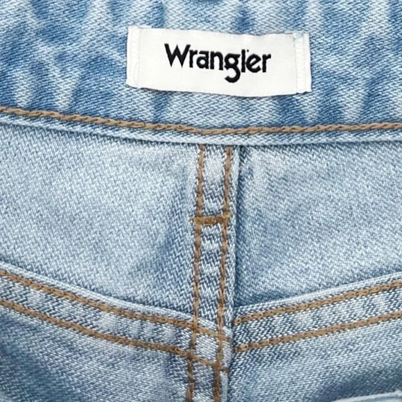 NWT Wrangler Bonnie 683 Loose Flare Jeans in Sonny Light Wash - Picture 4 of 8